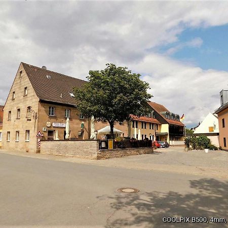 Cadolzburg Gasthof Landhotel Gruner Baum מראה חיצוני תמונה