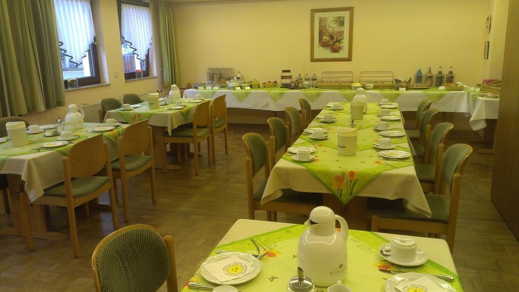 Cadolzburg Gasthof Landhotel Gruner Baum מראה חיצוני תמונה