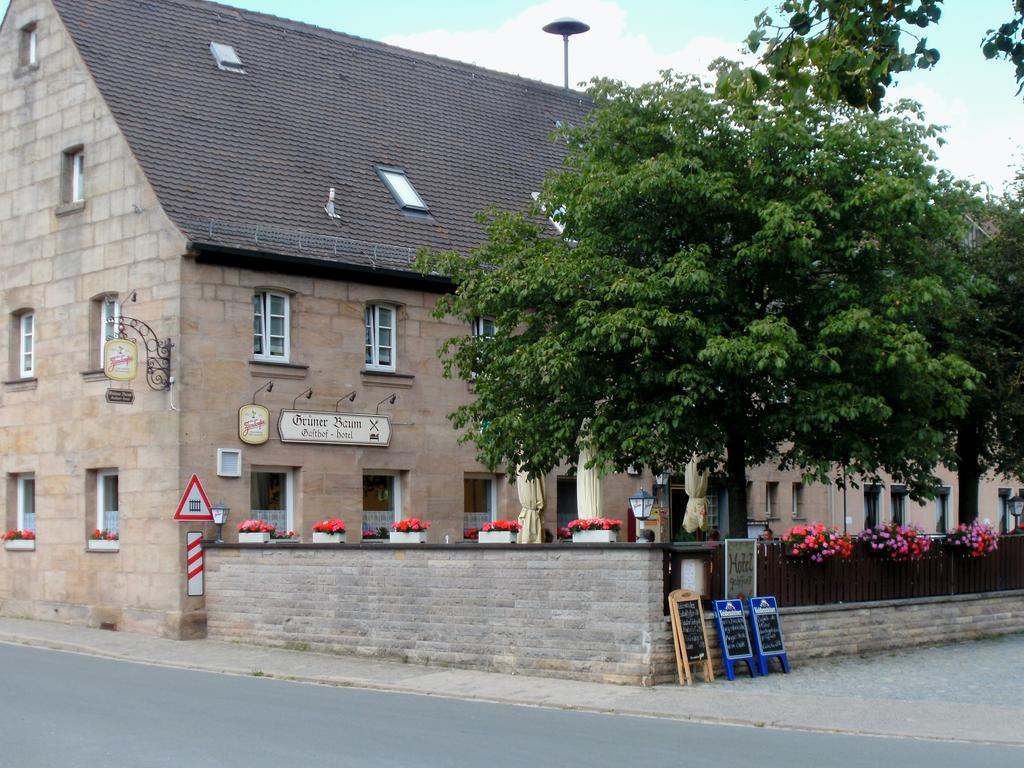 Cadolzburg Gasthof Landhotel Gruner Baum מראה חיצוני תמונה