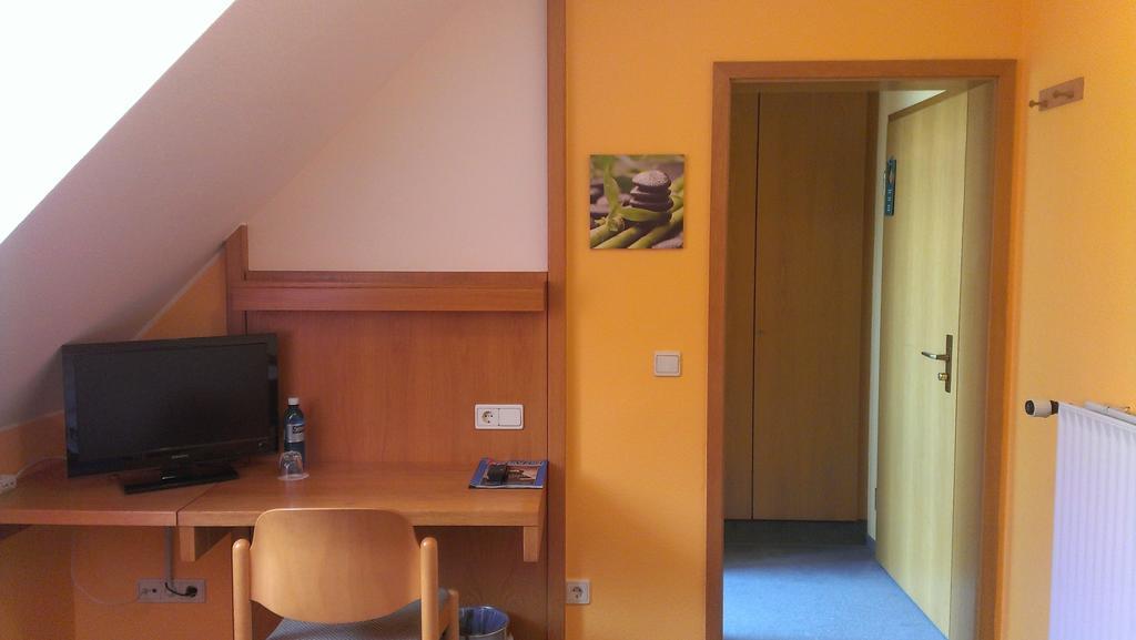 Cadolzburg Gasthof Landhotel Gruner Baum מראה חיצוני תמונה