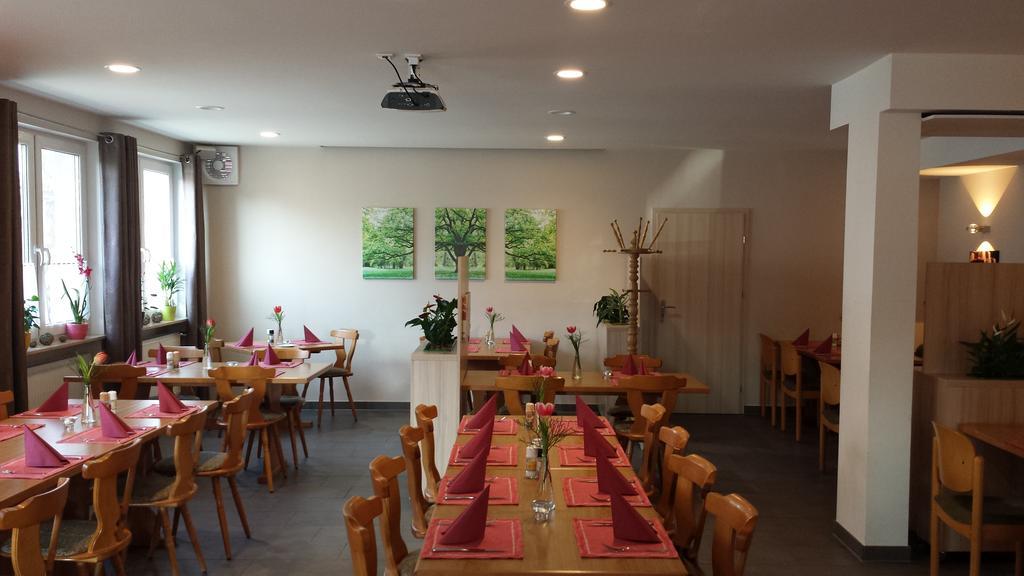 Cadolzburg Gasthof Landhotel Gruner Baum מראה חיצוני תמונה