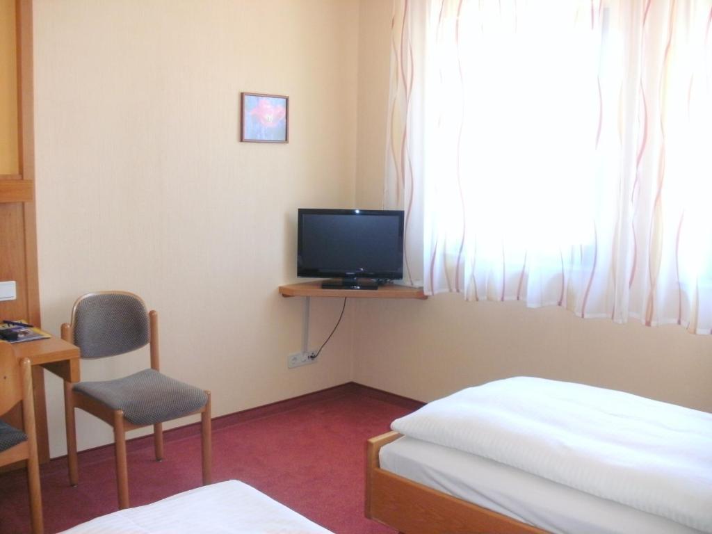 Cadolzburg Gasthof Landhotel Gruner Baum חדר תמונה