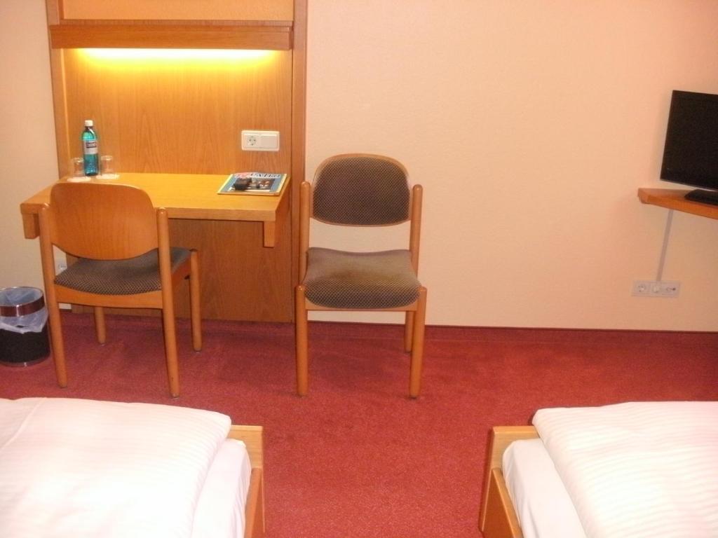 Cadolzburg Gasthof Landhotel Gruner Baum חדר תמונה