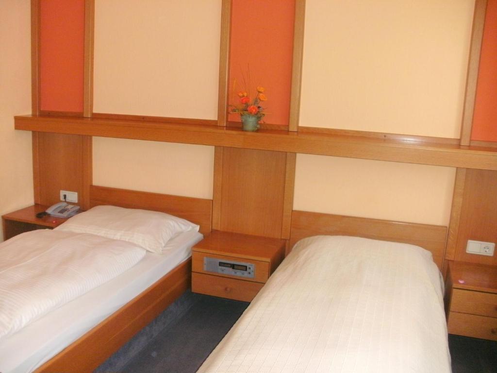 Cadolzburg Gasthof Landhotel Gruner Baum חדר תמונה