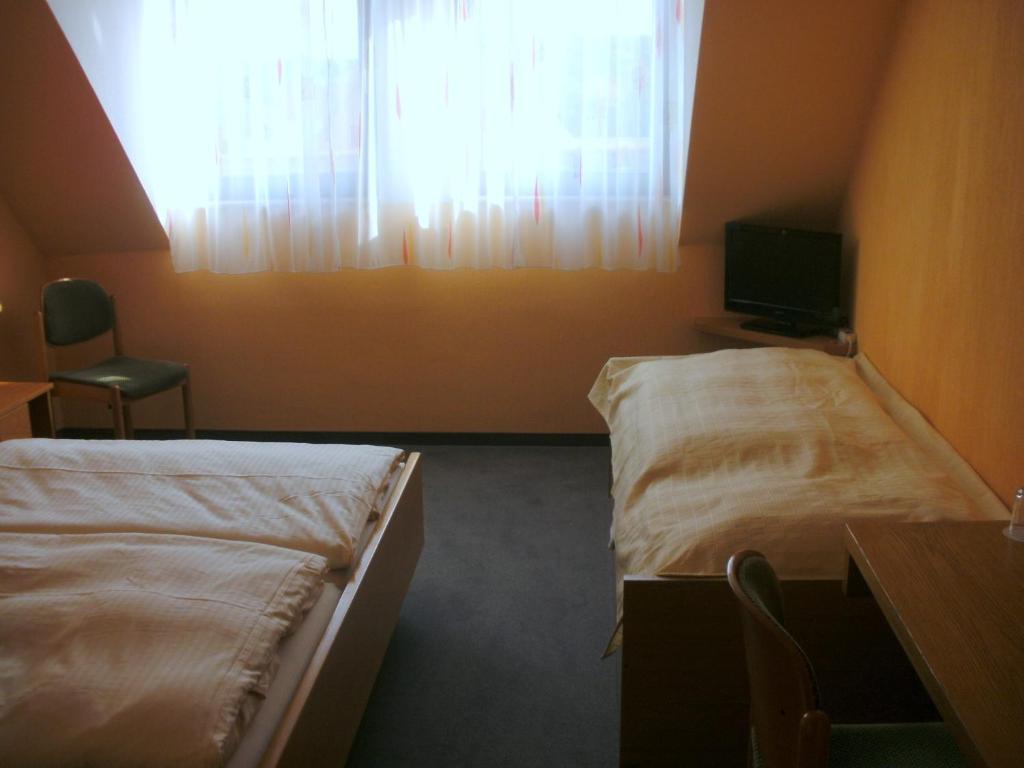 Cadolzburg Gasthof Landhotel Gruner Baum חדר תמונה