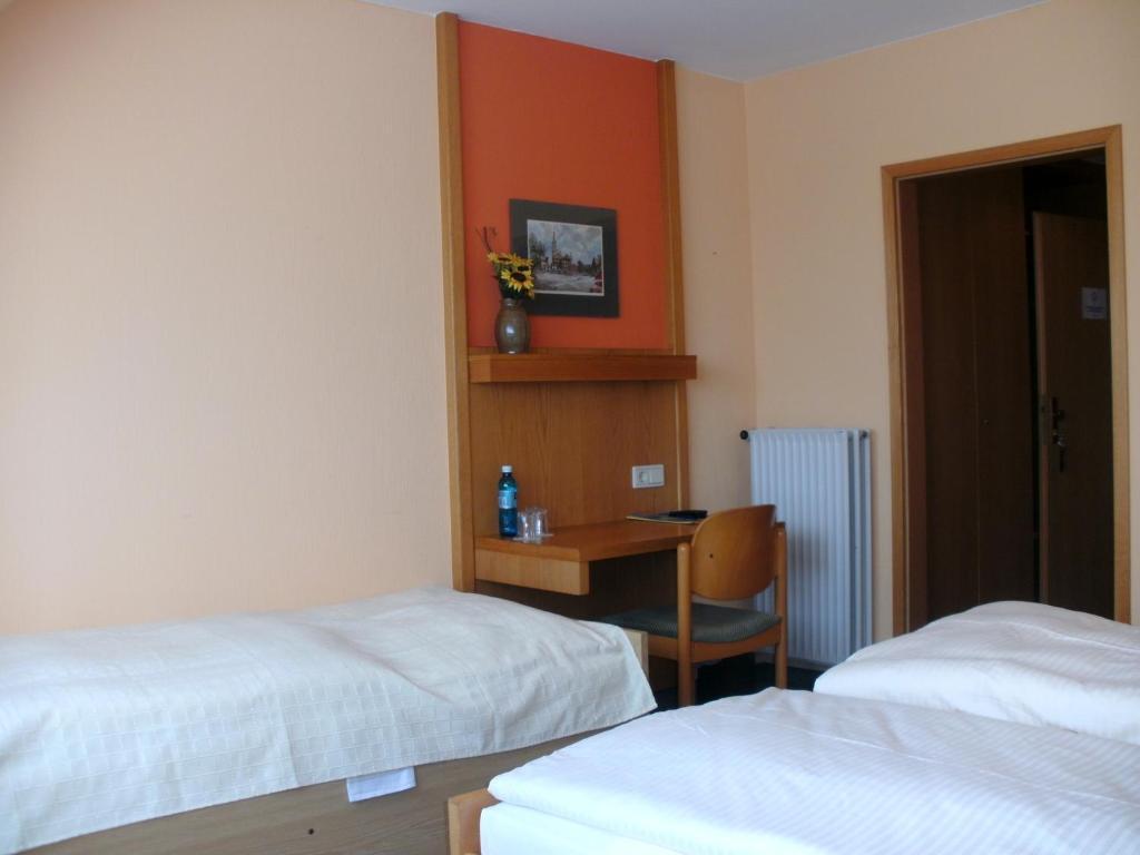 Cadolzburg Gasthof Landhotel Gruner Baum חדר תמונה