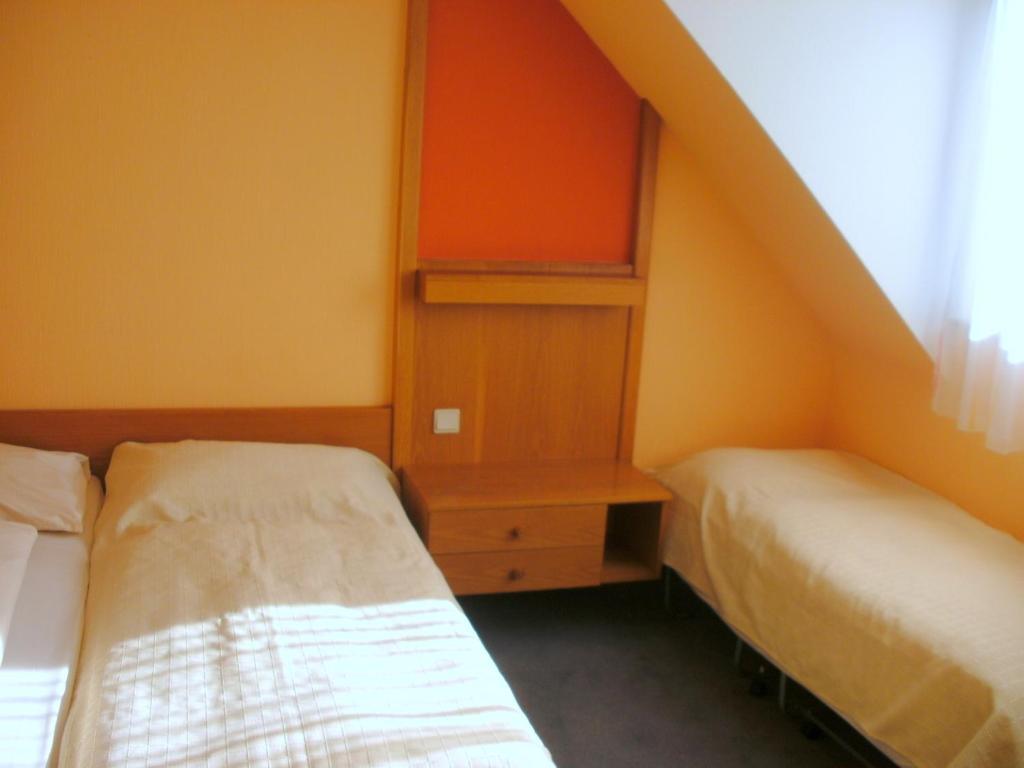 Cadolzburg Gasthof Landhotel Gruner Baum חדר תמונה