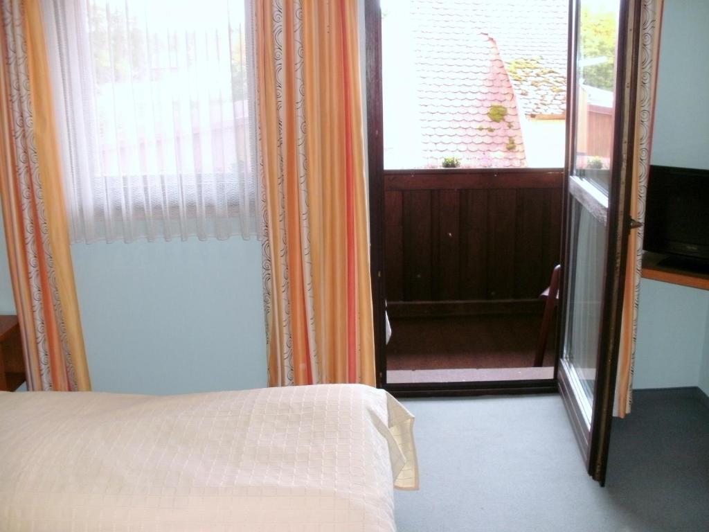 Cadolzburg Gasthof Landhotel Gruner Baum חדר תמונה