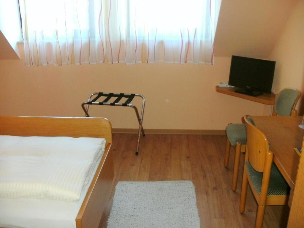 Cadolzburg Gasthof Landhotel Gruner Baum חדר תמונה