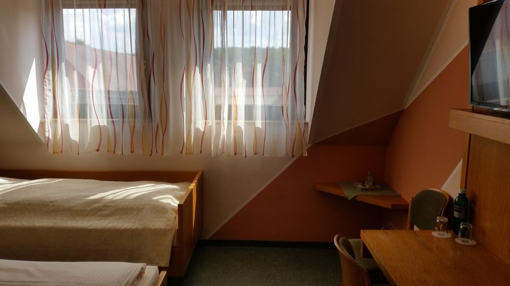 Cadolzburg Gasthof Landhotel Gruner Baum מראה חיצוני תמונה