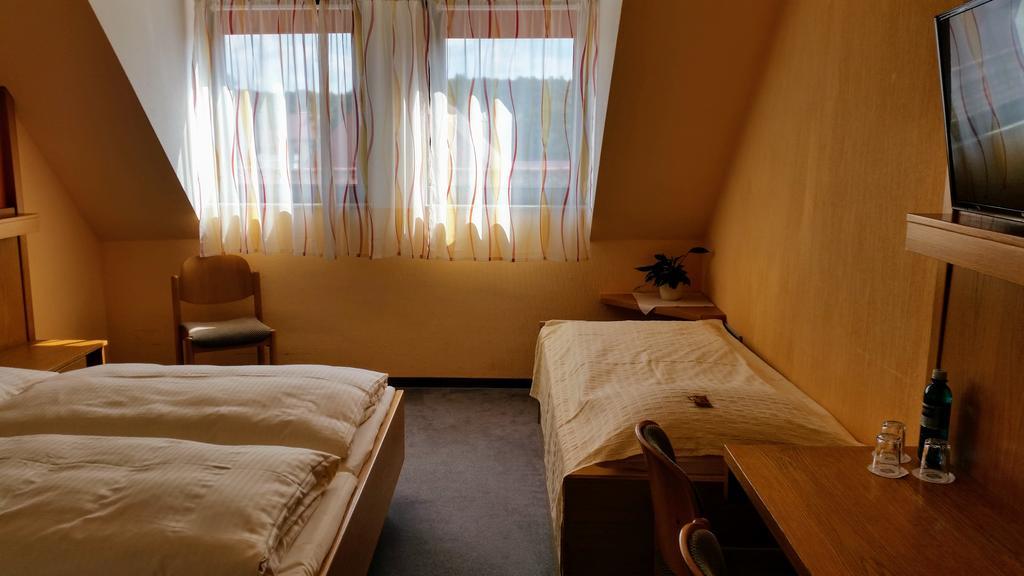 Cadolzburg Gasthof Landhotel Gruner Baum מראה חיצוני תמונה