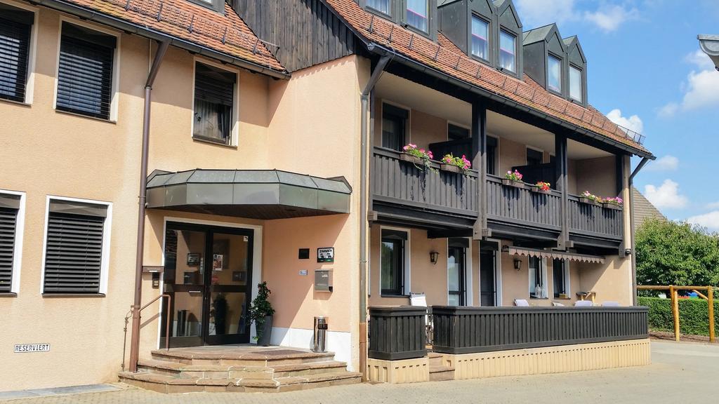 Cadolzburg Gasthof Landhotel Gruner Baum מראה חיצוני תמונה