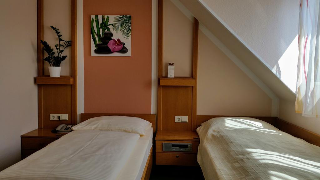 Cadolzburg Gasthof Landhotel Gruner Baum מראה חיצוני תמונה