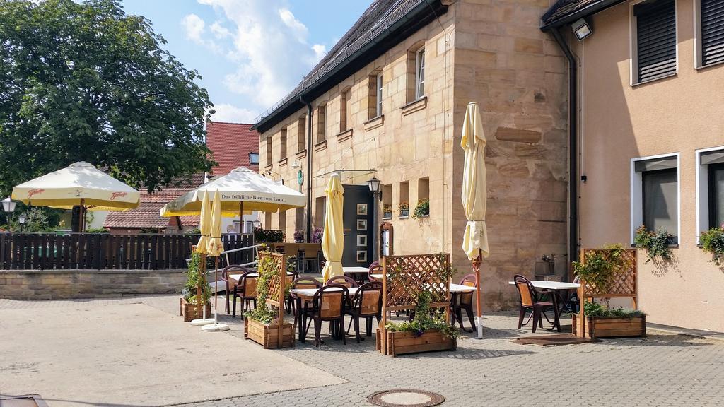 Cadolzburg Gasthof Landhotel Gruner Baum מראה חיצוני תמונה