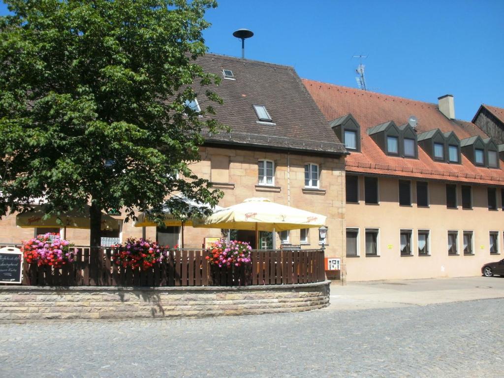 Cadolzburg Gasthof Landhotel Gruner Baum מראה חיצוני תמונה