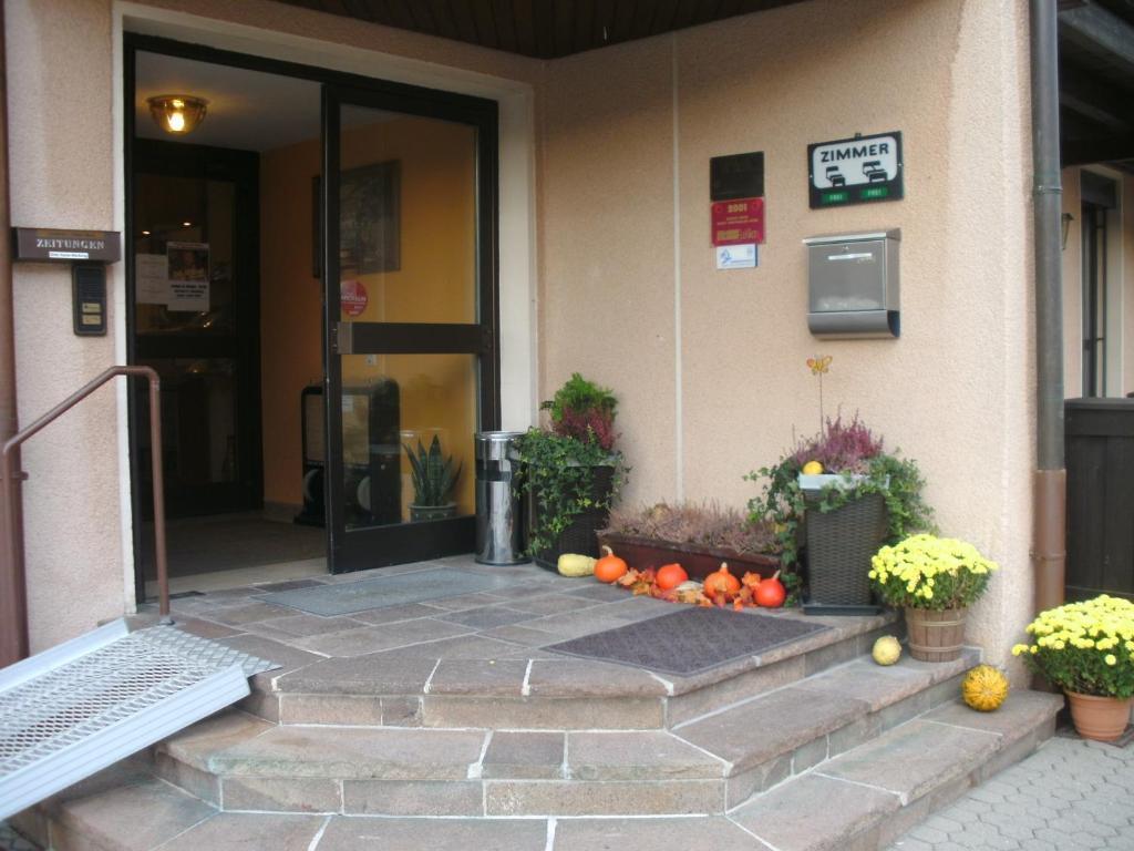 Cadolzburg Gasthof Landhotel Gruner Baum מראה חיצוני תמונה