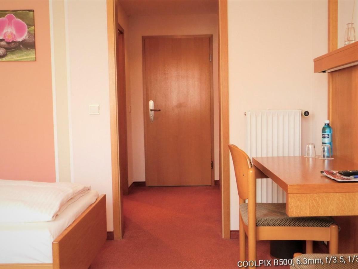 Cadolzburg Gasthof Landhotel Gruner Baum מראה חיצוני תמונה