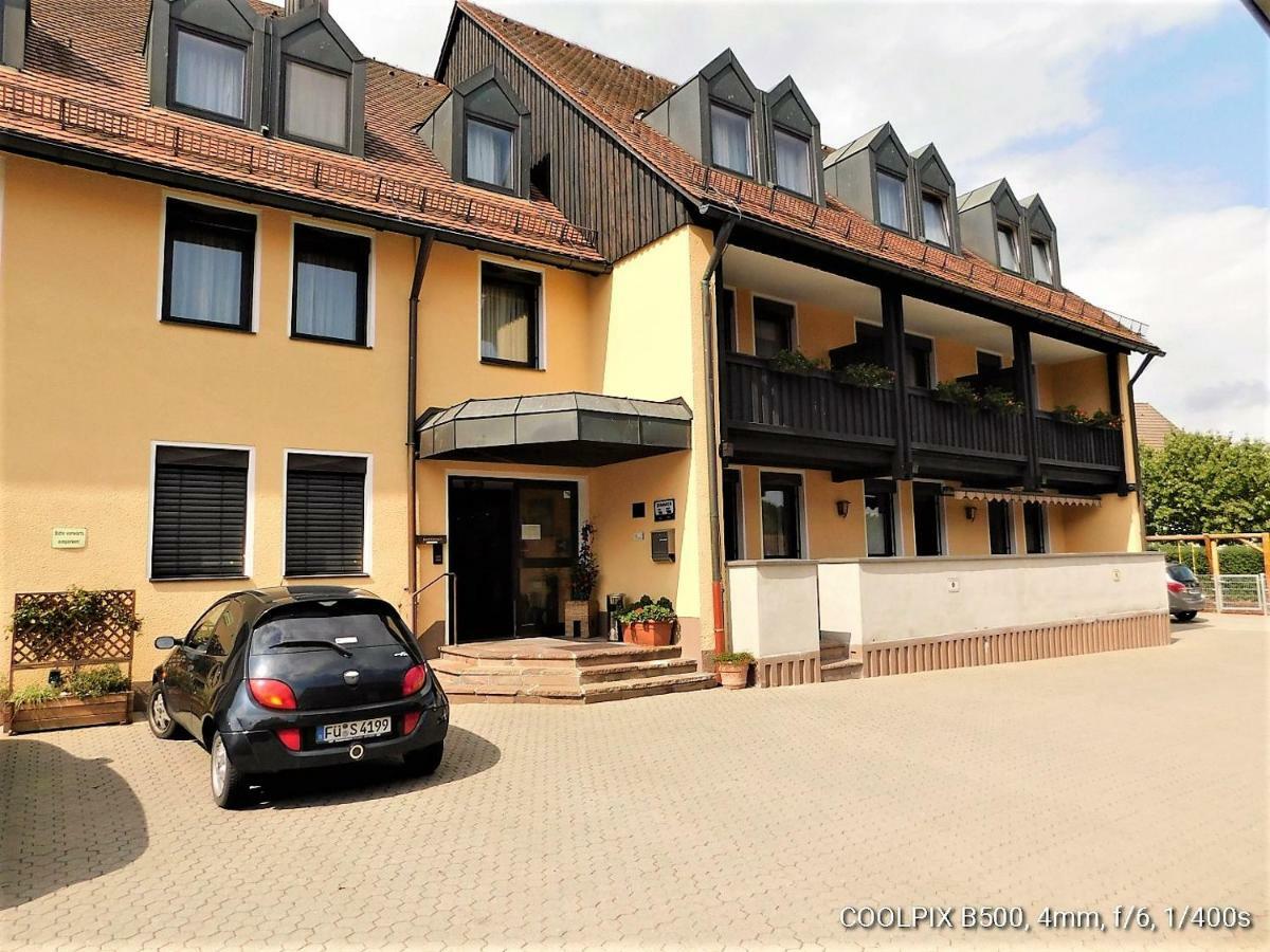 Cadolzburg Gasthof Landhotel Gruner Baum מראה חיצוני תמונה
