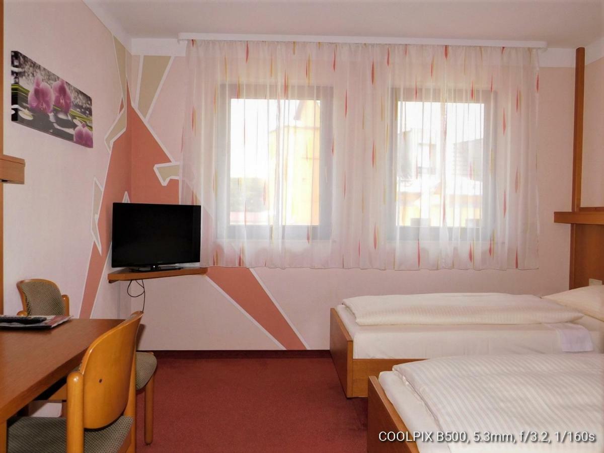 Cadolzburg Gasthof Landhotel Gruner Baum מראה חיצוני תמונה