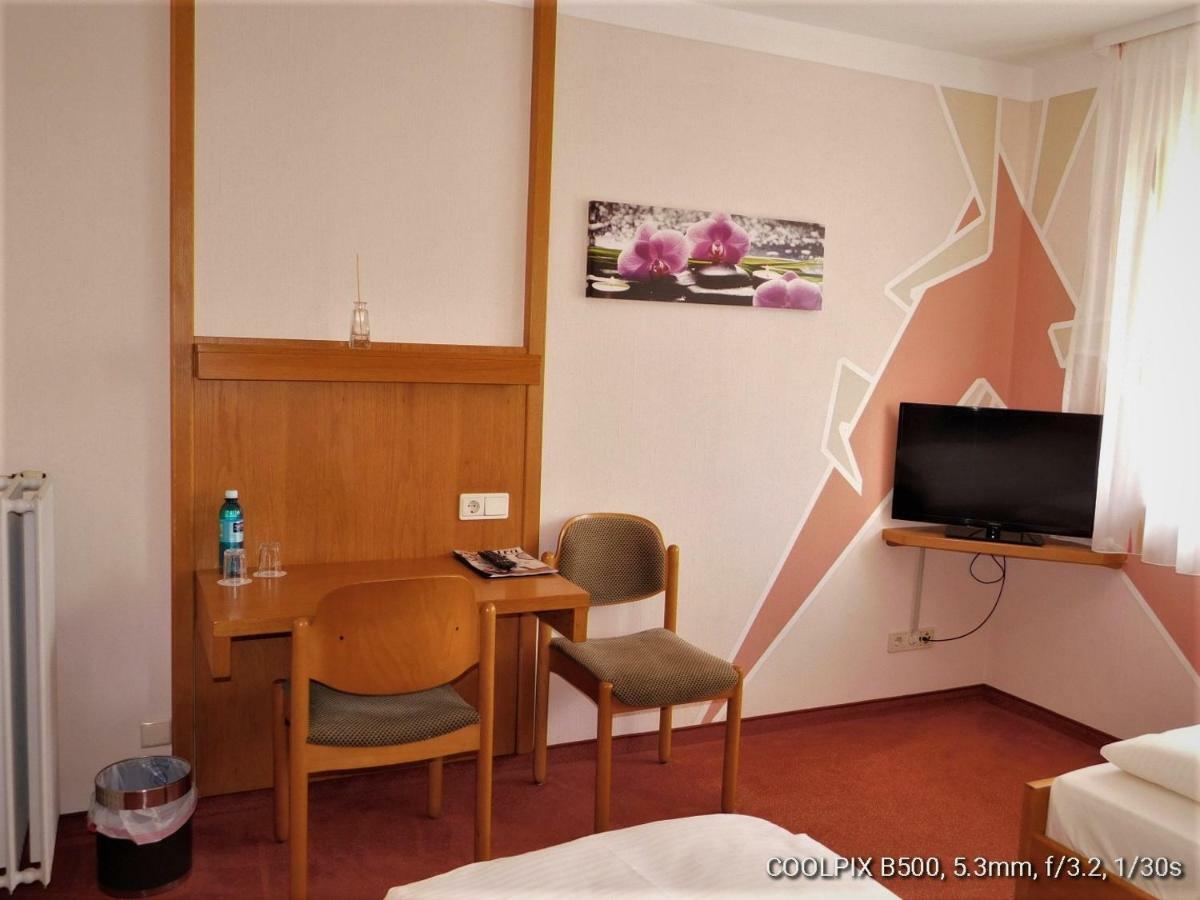 Cadolzburg Gasthof Landhotel Gruner Baum מראה חיצוני תמונה